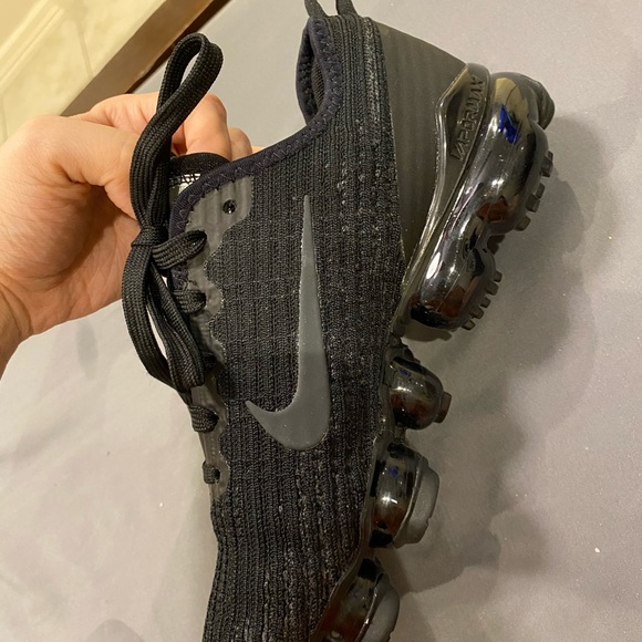 NIKE VAPORMAX FLYKNIT 3 RUNNING SHOES - Picture 7 of 10